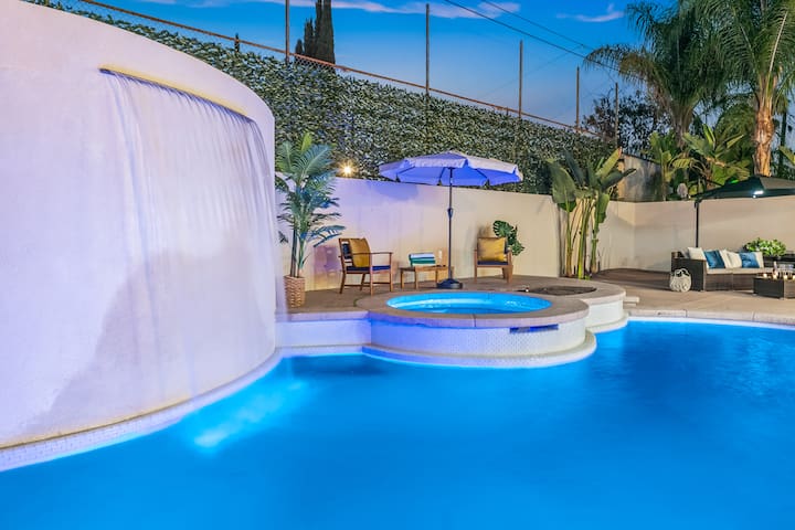 182 – Entertainer’s Dream: Luxury Pool & Spa