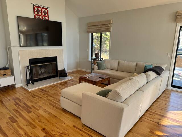 Charming 3BR/3BA Home Moss Beach gallery image 4