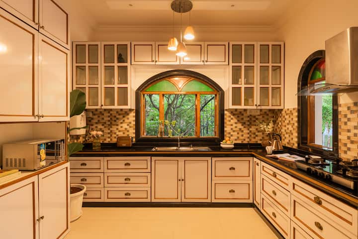 Full kitchen image 2