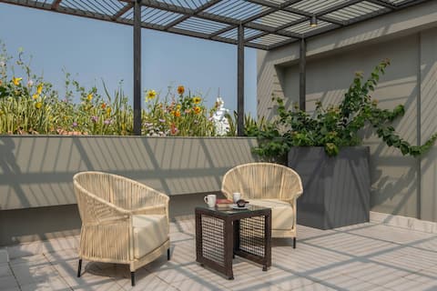 4BHK Apartment w/ Terrace, Wi-Fi, Gazebo @ Kolkata