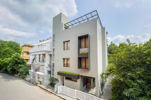 4 BHK Luxury Apartment w/ Terrace, Wi-Fi @ Kolkata