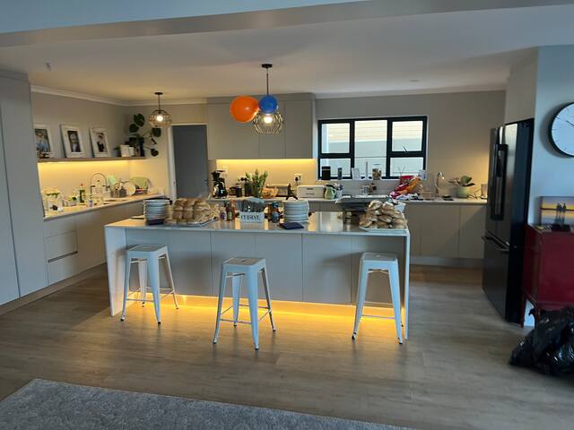 Entertainers dream holiday house gallery image 3