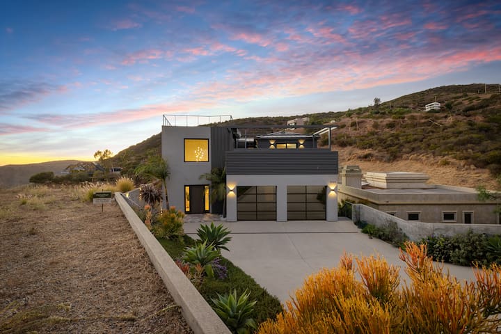 Malibu Canyon | Ocean & Mountain Views + Balcony