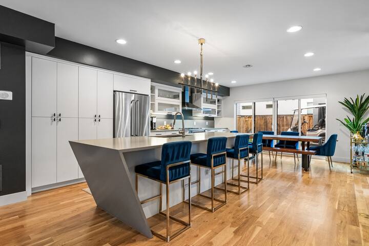 Modern LoHi Home, Rooftop Views gallery image 4