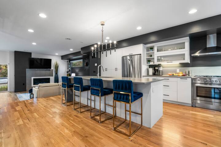 Modern LoHi Home, Rooftop Views gallery image 3