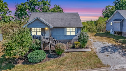 Bourbon Trail Lake Home w/ Hot tub & King Bed