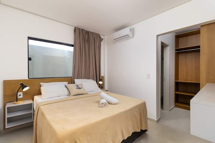 סוויטה אידיאלית לשהייה נוחה.

הכול נבחר בהערכה רבה כדי לספק את האירוח הטוב ביותר לכולם.

בדירה בקומת הקרקע, החלונות מאפשרים גישה לאזור החיצוני הפרטי (מנגל).