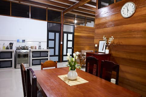 Spacious Relaxing Amazon House with Garage