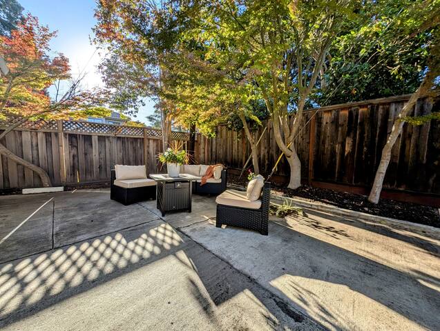 Cozy Stay | Pet-Friendly | Near Tech & Schools gallery image 2