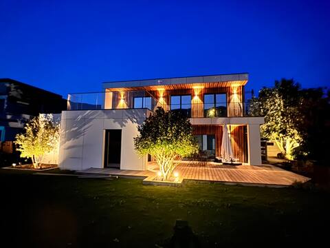 House with a view of Lake Bourget!