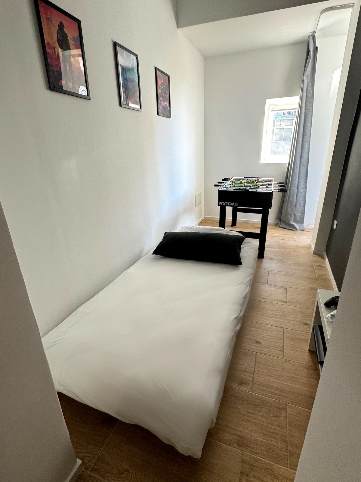 schlafsofa 105 x 190 cm

Bitte beachte: Zwischen diesem Raum und dem zweiten Schlafzimmer gibt es keine Tür. Falls das für dich wichtig ist.