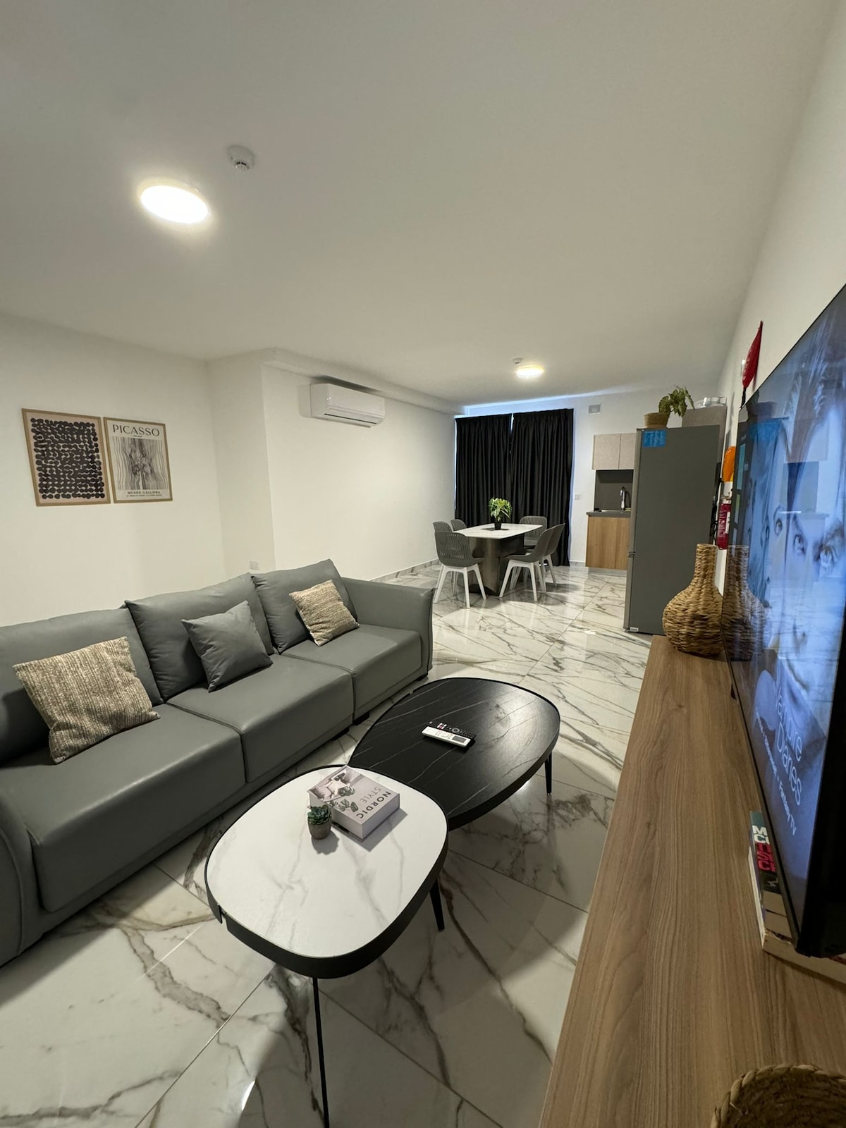 Family 2-Bedroom Apartment – by HostMT