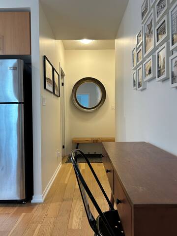 Central and Chic 2 Bedroom Apt gallery image 2