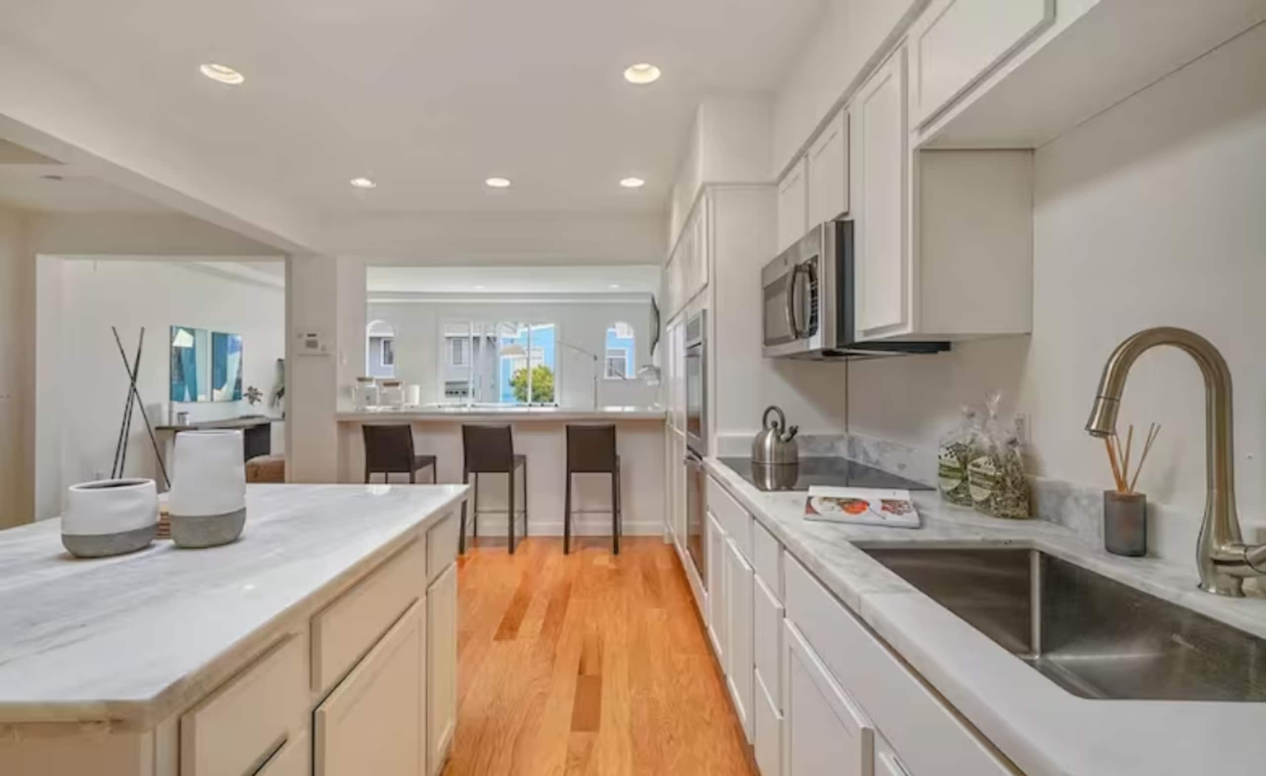 Home in San Francisco · ★4.94 · 3 bedrooms · 4 beds · 2 baths - Image 5
