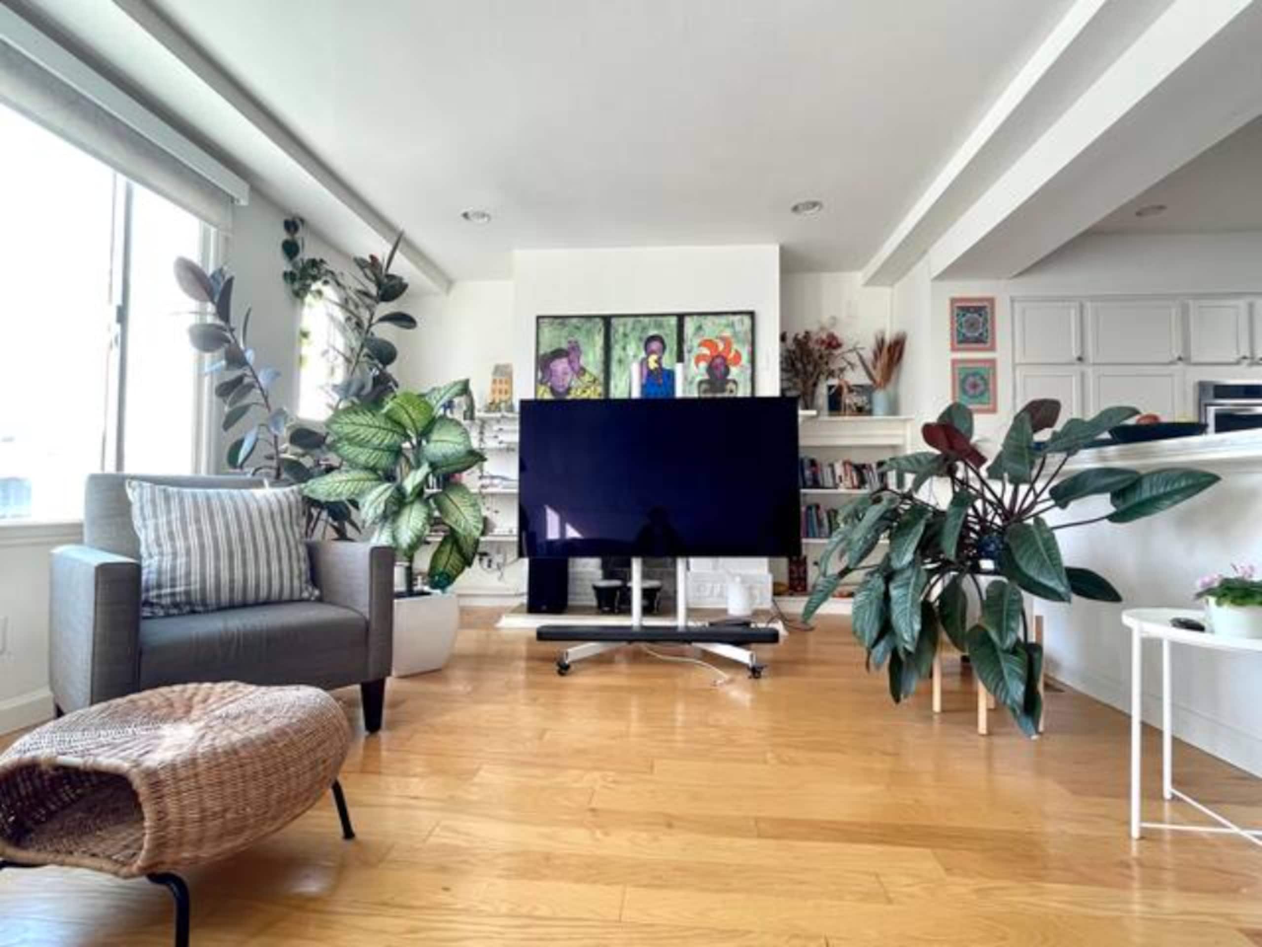 Home in San Francisco · ★4.94 · 3 bedrooms · 4 beds · 2 baths - Image 2