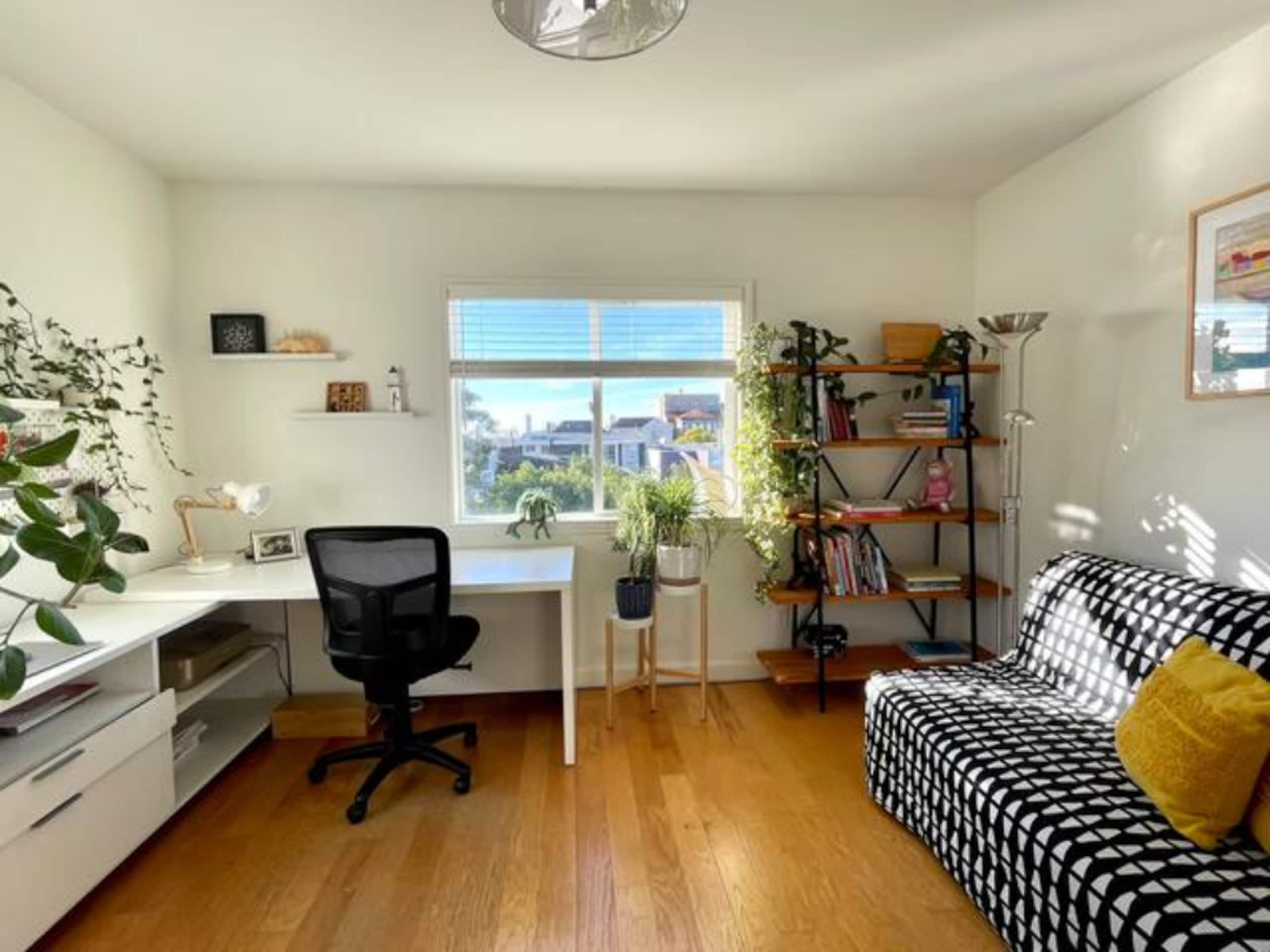 Home in San Francisco · ★4.94 · 3 bedrooms · 4 beds · 2 baths - Image 13