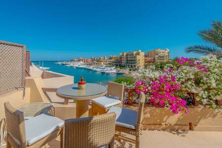 Luxury apartment on the Marina