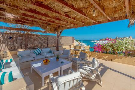 Luxury apartment on the Marina