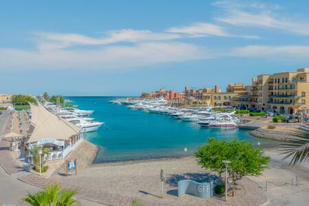 Luxury apartment on the Marina