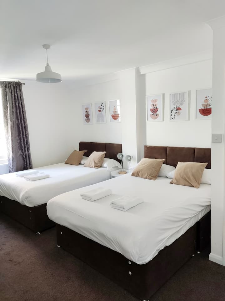 Family Room (2 Double Beds) Ideal For Long Stay - Brighton