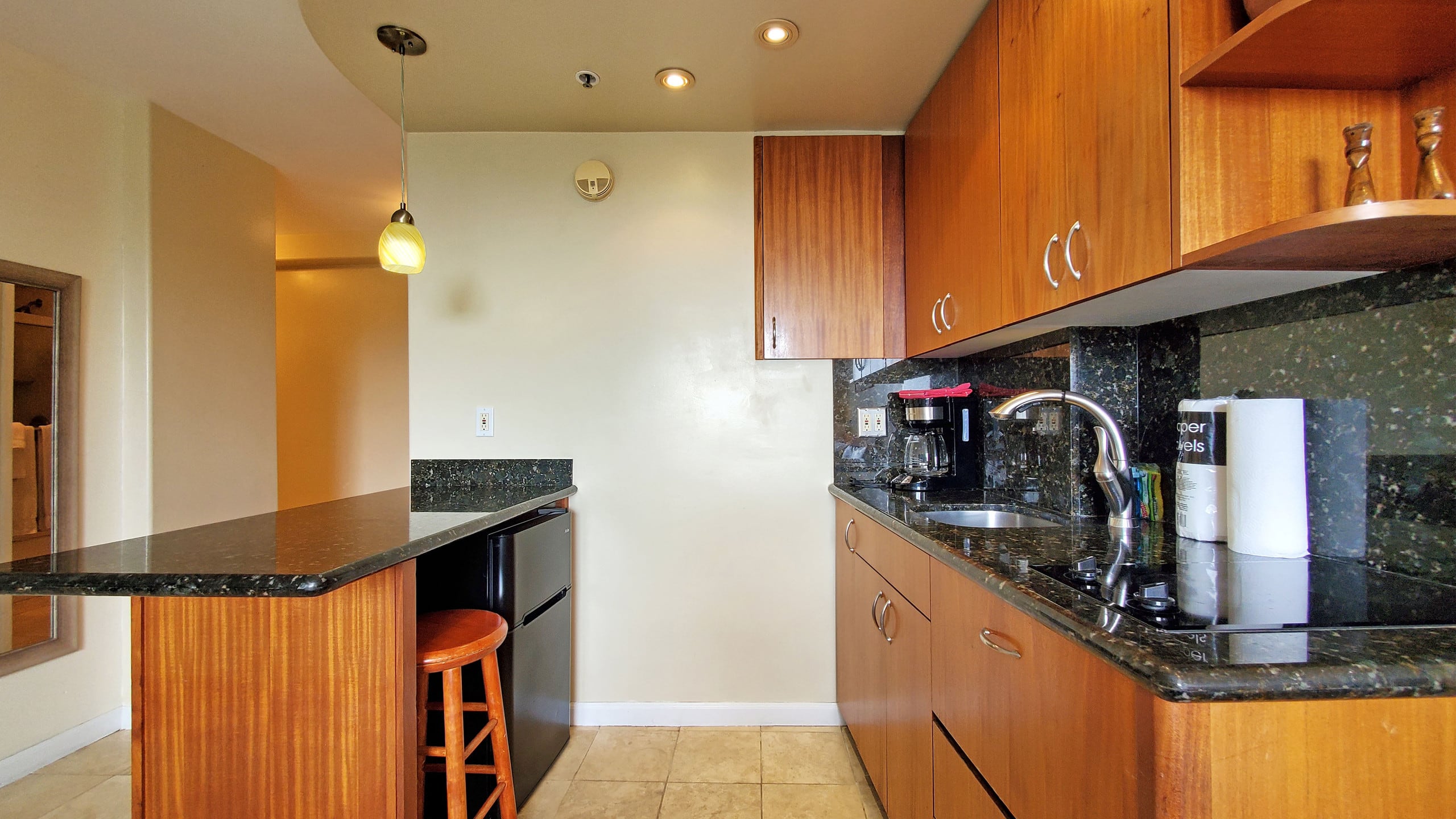 Condo in Honolulu · ★4.58 · 1 bedroom · 1 bed · 1 private bath - Image 4
