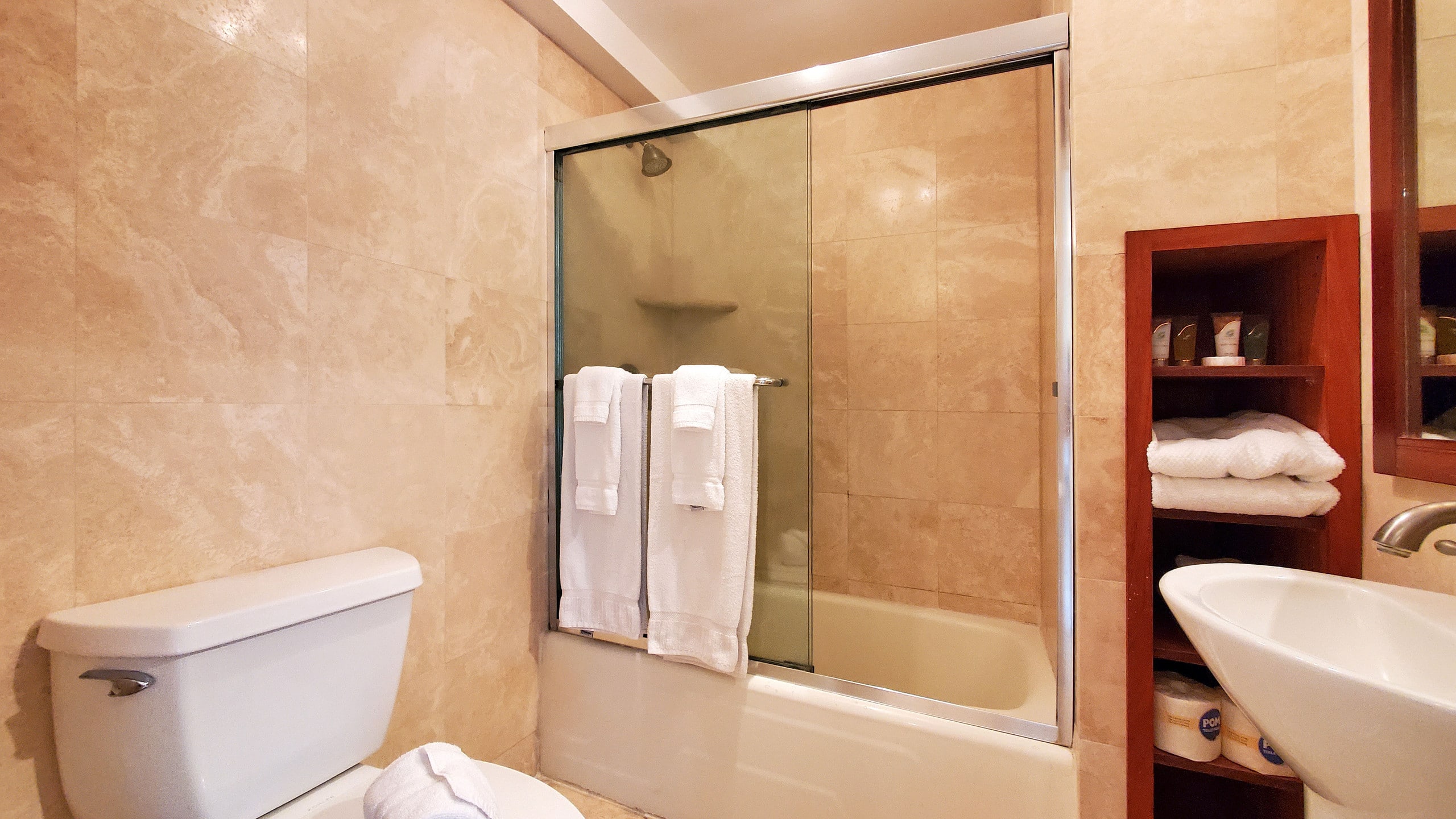 Condo in Honolulu · ★4.58 · 1 bedroom · 1 bed · 1 private bath - Image 10