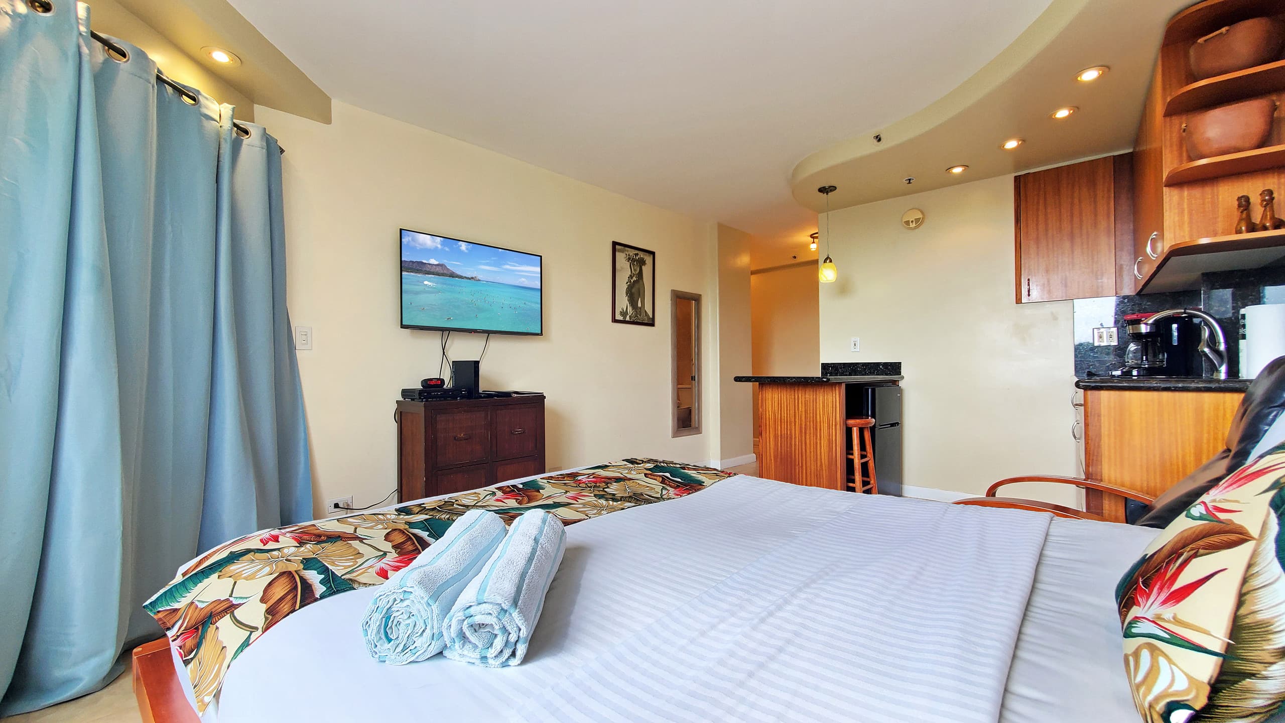 Condo in Honolulu · ★4.58 · 1 bedroom · 1 bed · 1 private bath - Image 2