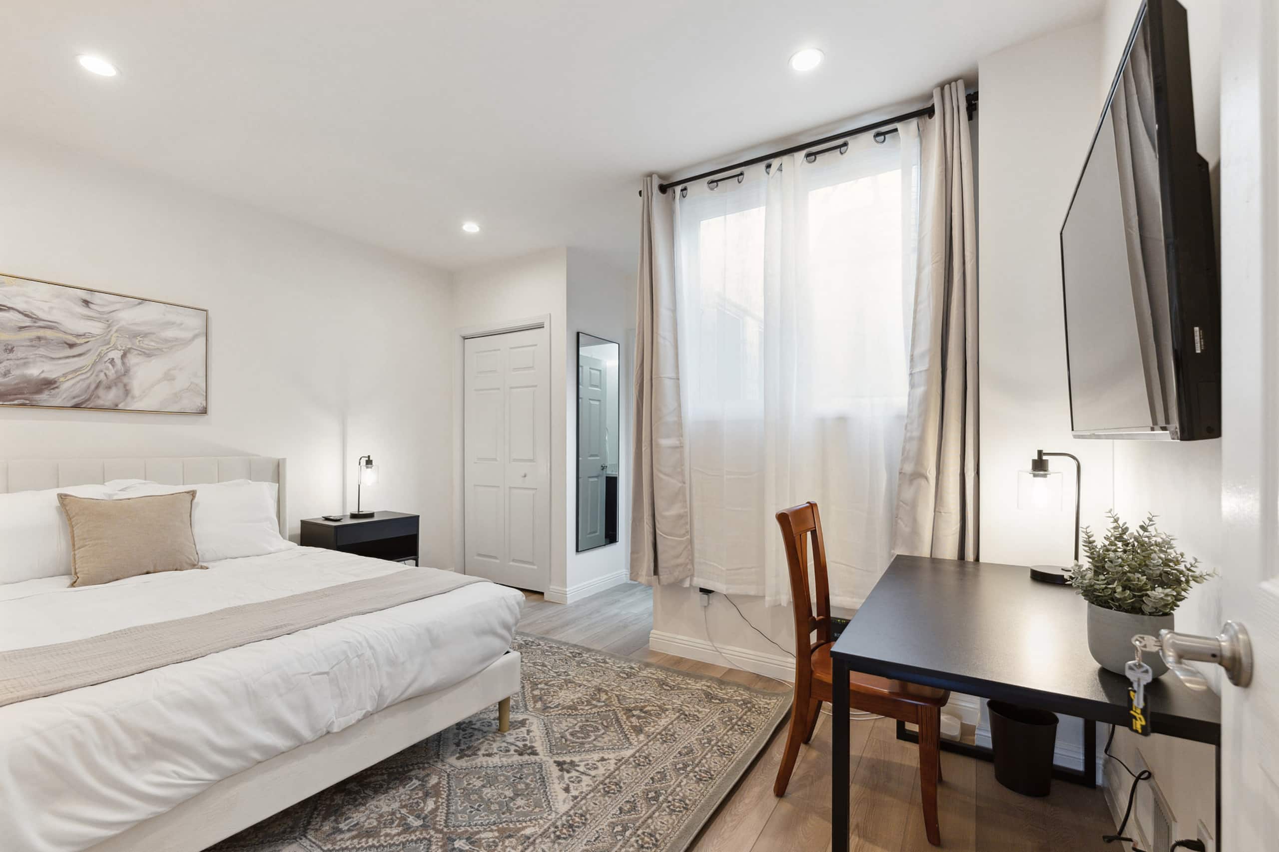 Home in San Francisco · ★4.95 · 3 bedrooms · 3 beds · 2.5 baths - Image 8