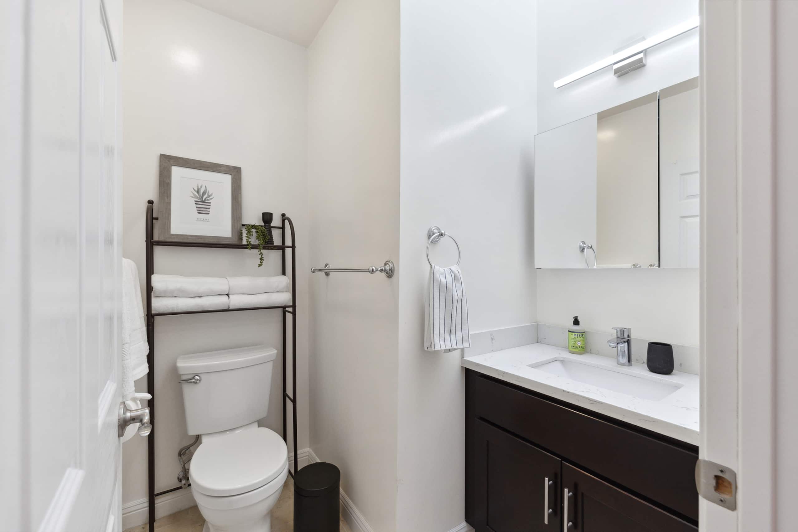 Home in San Francisco · ★4.95 · 3 bedrooms · 3 beds · 2.5 baths - Image 13