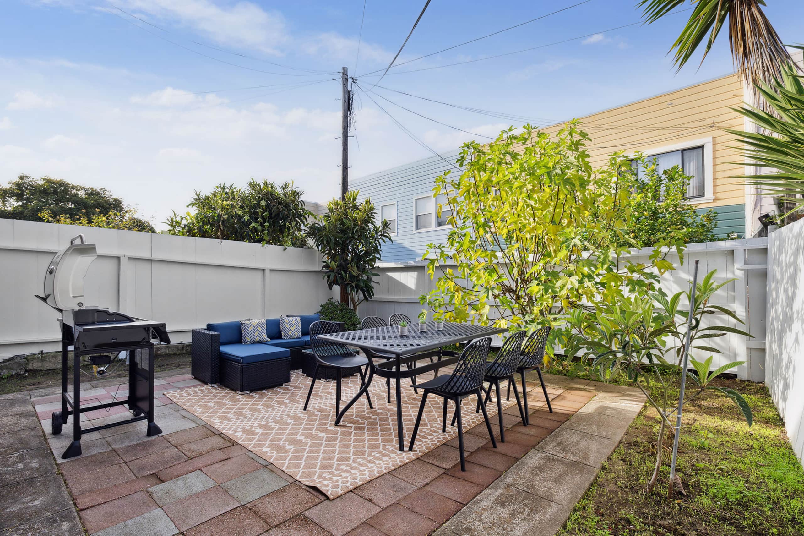 Home in San Francisco · ★4.95 · 3 bedrooms · 3 beds · 2.5 baths - Image 16