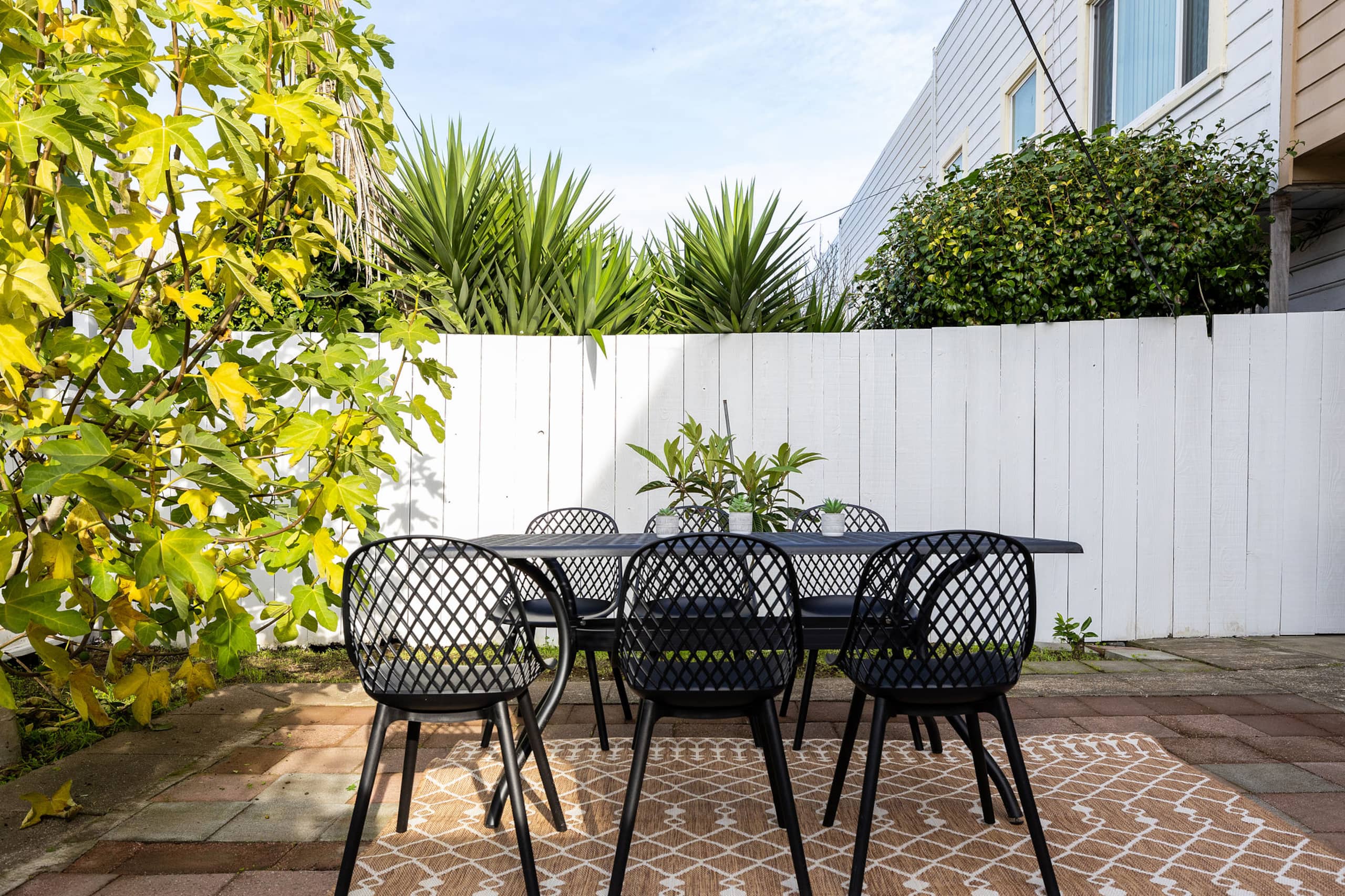 Home in San Francisco · ★4.95 · 3 bedrooms · 3 beds · 2.5 baths - Image 15