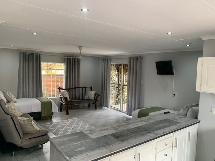 B) Bougain Villa B&b - Family Flat - Polokwane