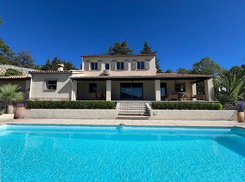 Côte 'd Azur - detached villa with private pool