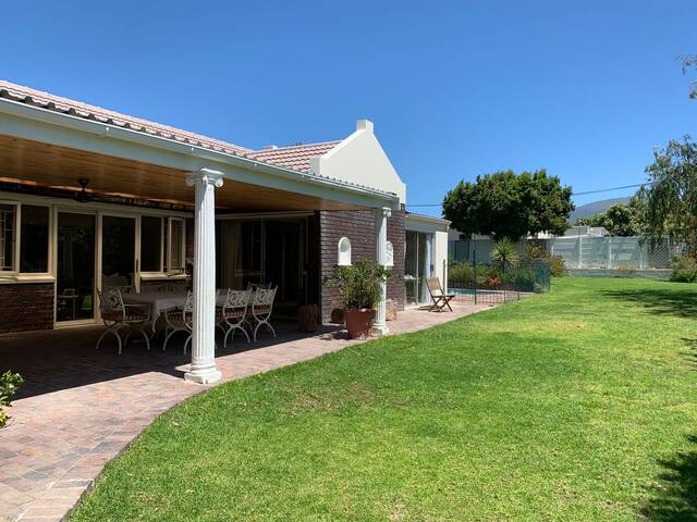 Spacious, happy Constantia home gallery image 2