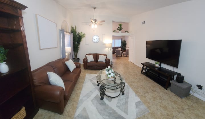 Serene, Comfort & Security-4 Br/2 Ba, 2garage/6bed - El Centro, CA