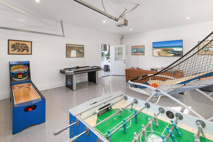 SoCal Lux: Solar Heated Pool | Spa|Game Room|Grill gallery image 2