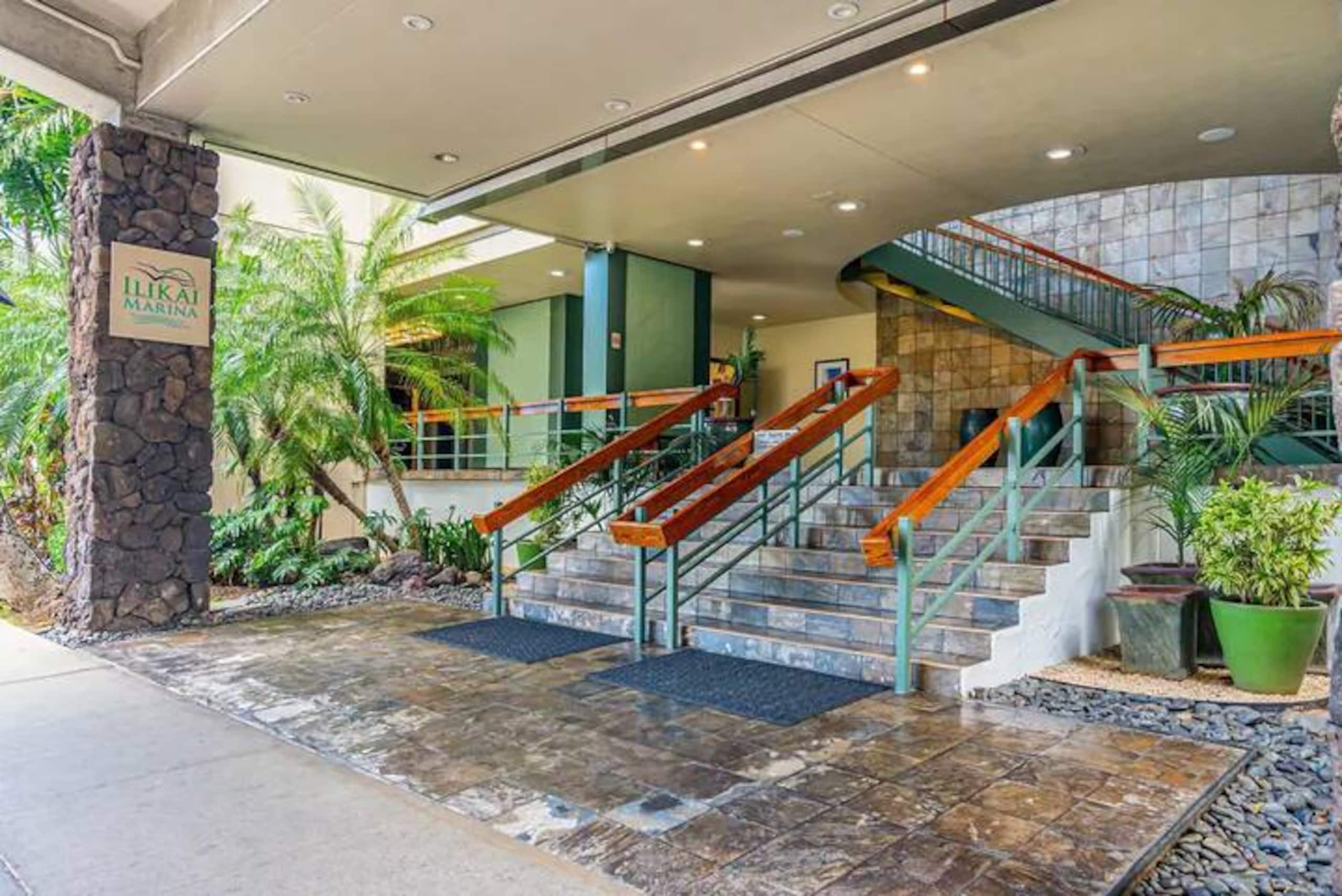 Condo in Honolulu · ★4.84 · 1 bedroom · 2 beds · 1 private bath - Image 24