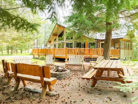 Cozy 5-Bedroom Lake House in Montana