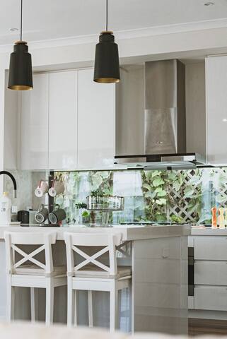 Luxury 5-Bedroom Family Getaway gallery image 5