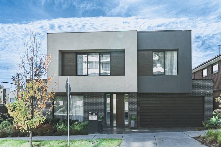 Luxury 5-Bedroom Family Getaway