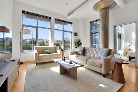 Stylish Sunlit Loft | Balcony | King Bd | Tysons