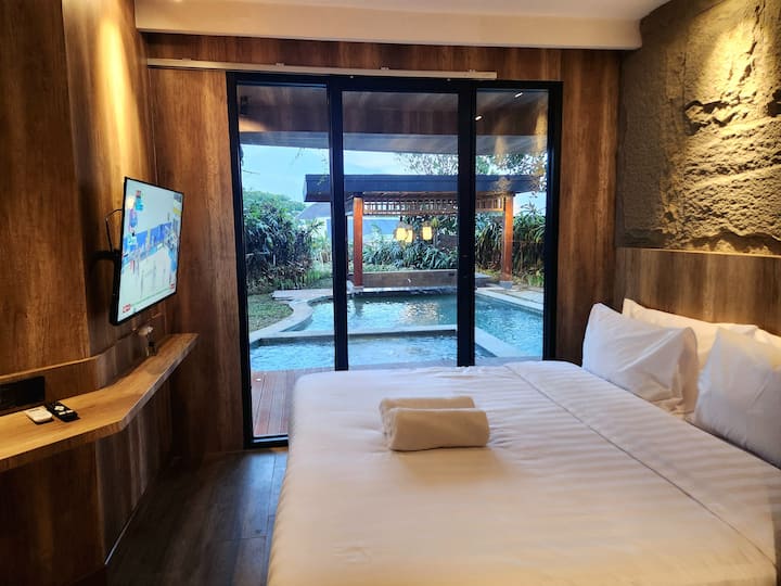Villa club de flores con piscina climatizada de 4 habitaciones