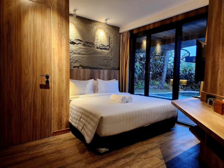 Villa club de flores con piscina climatizada de 4 habitaciones