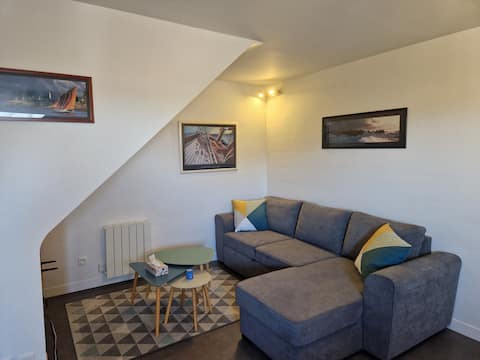 Popular Airbnb listing: Glaz - T1 bis, market square, center of Plœmeur in Ploemeur