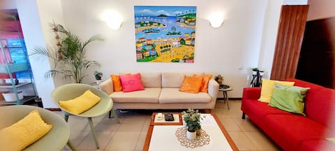 3BR Bayfront, Safe & Vibrant!