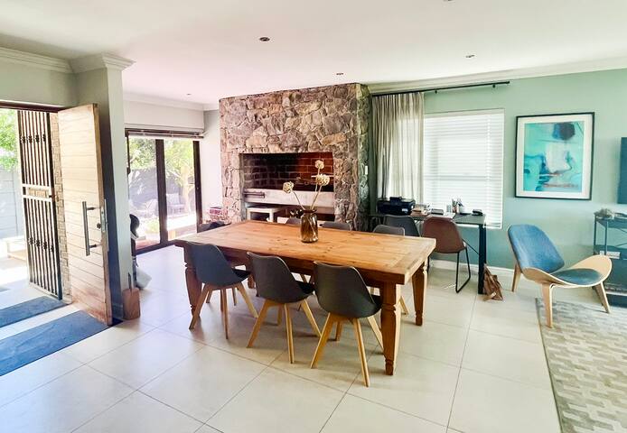 3BDR: Stunning Views, Wine Route & Indoor Braai gallery image 2