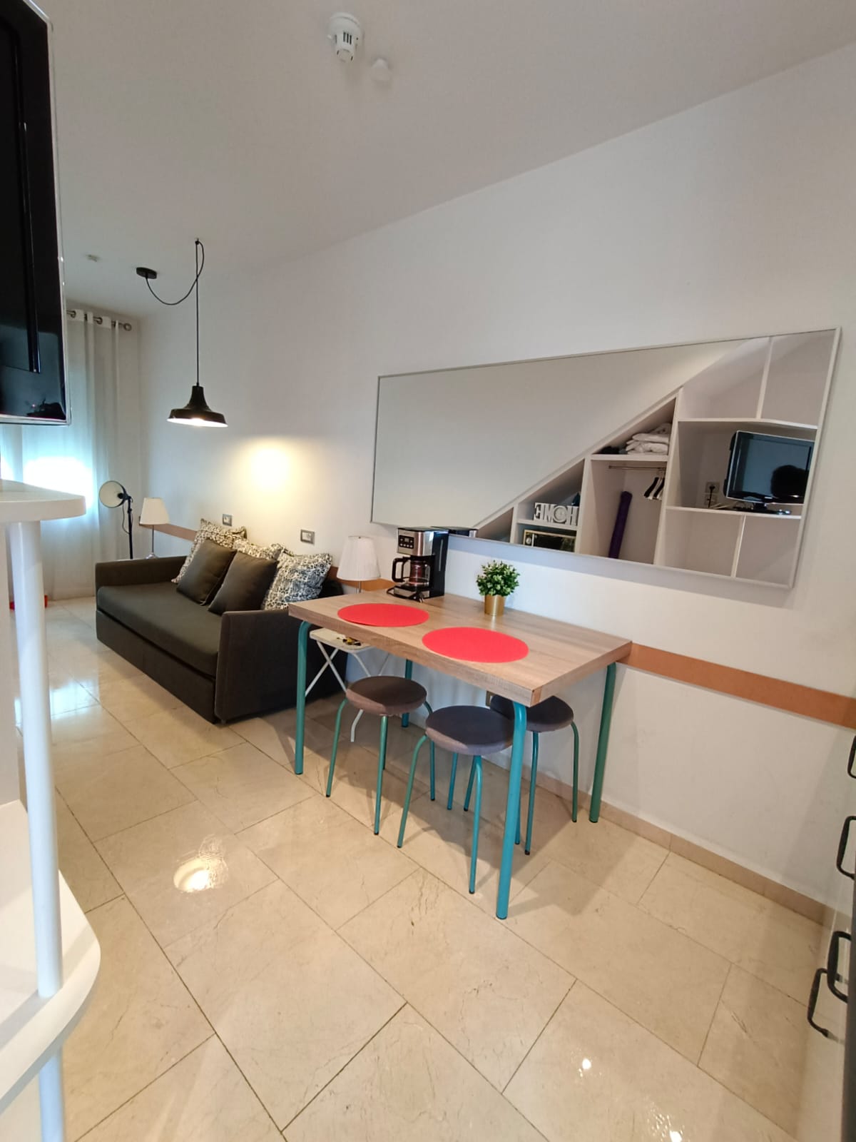Popular Airbnb listing: Cosy Flat in City Center in El Raval