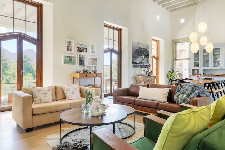 Stylish 3-Bed Constantia Home with Mountain Views gallery image 4