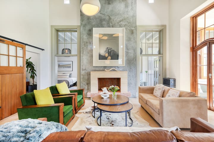 Stylish 3-Bed Constantia Home with Mountain Views gallery image 3