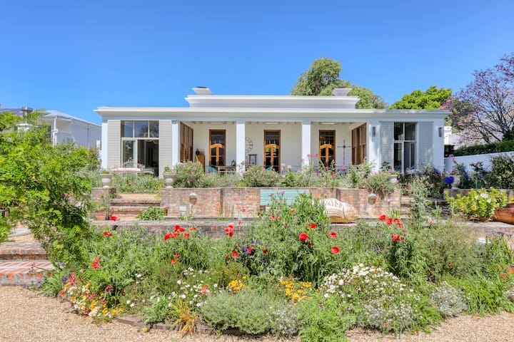 Stylish 3-Bed Constantia Home with Mountain Views